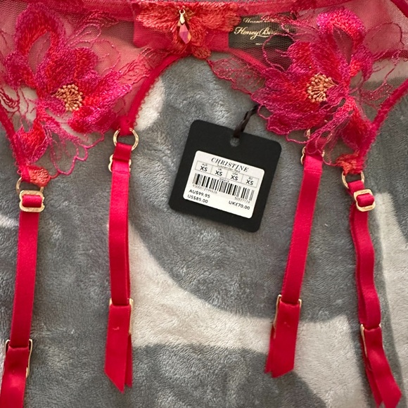 CHRISTINE RED
GARTER BELT - Picture 9 of 10